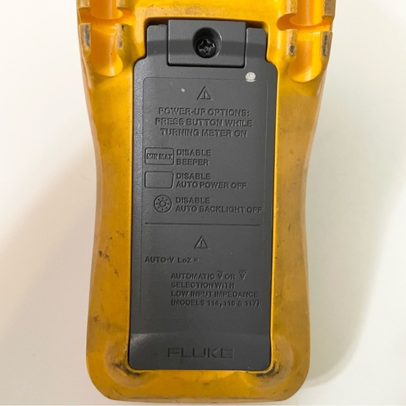 Fluke 115 True RMS Digital Multimeter - Picture 6 of 10